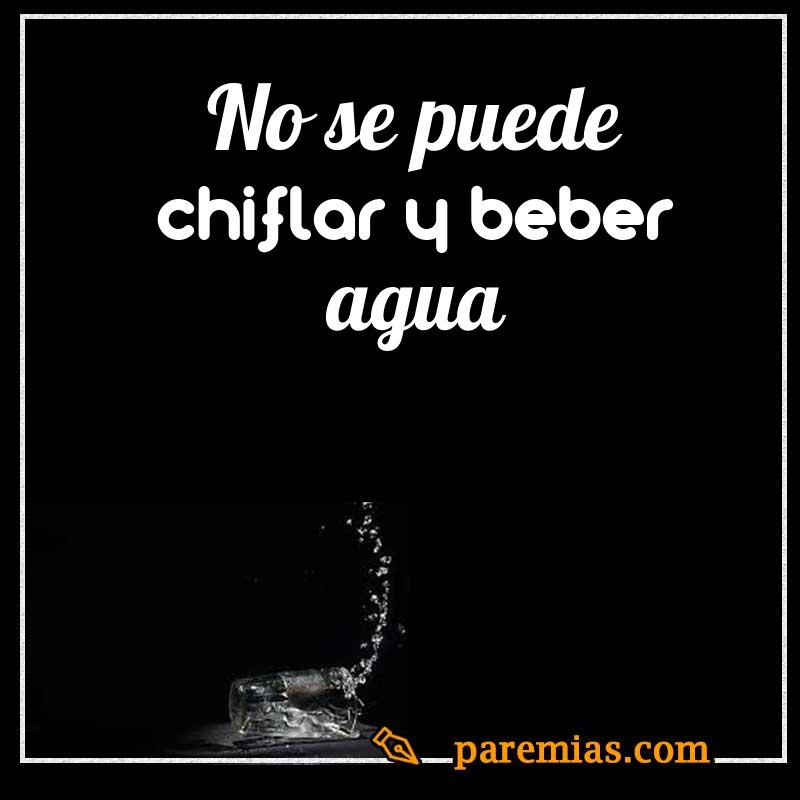 No se puede chiflar y beber agua